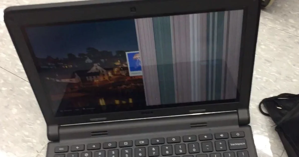 This Dell laptop's LCD connector is damaged, causing it to show patterns and bars on the screen.